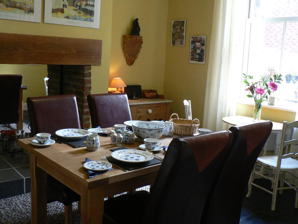 16 Franklin Bijou Boutique Bed & Breakfast Harrogate Exterior photo