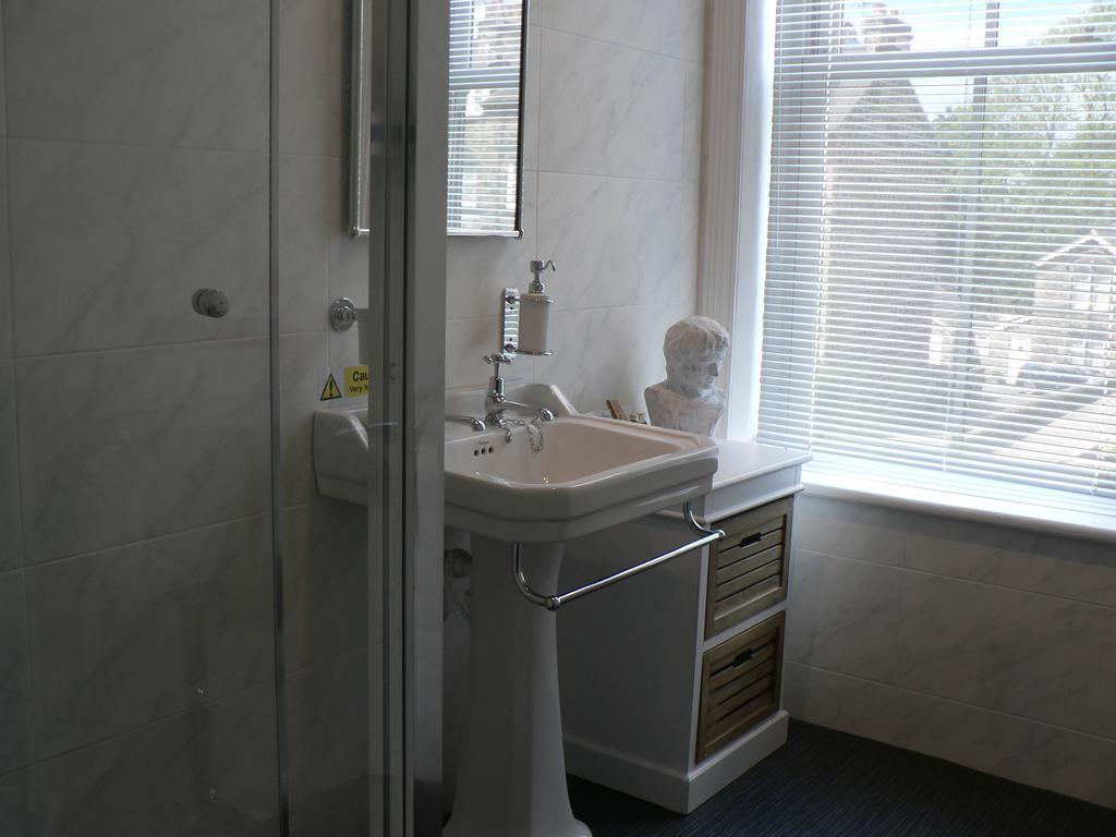 16 Franklin Bijou Boutique Bed & Breakfast Harrogate Room photo